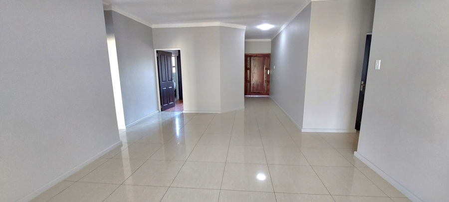 4 Bedroom Property for Sale in Sunrise On Sea Eastern Cape